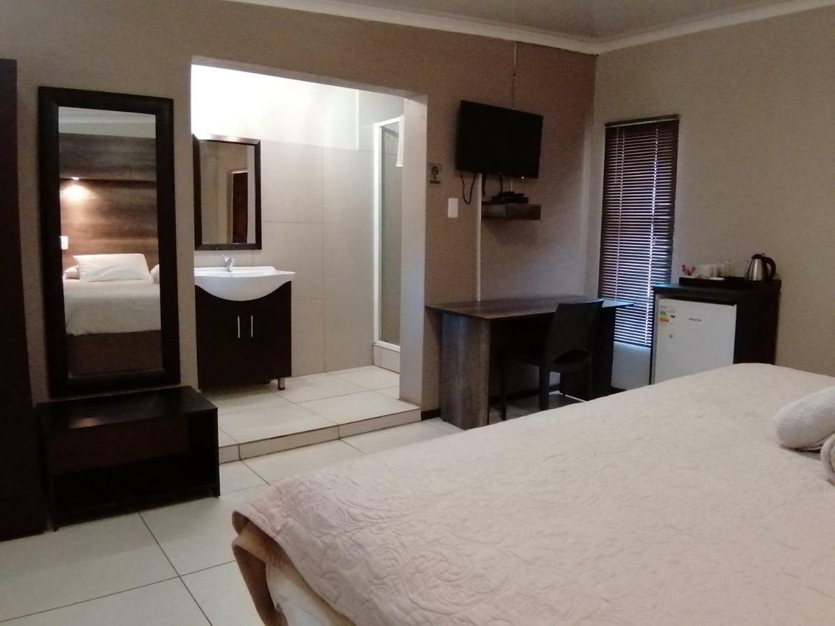 Goedehoop Guesthouse Zeerust Bagian luar foto